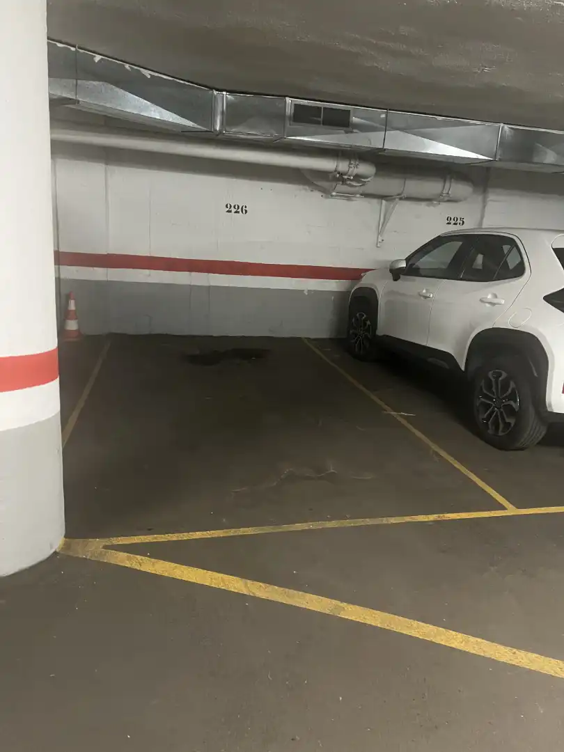 Parkplatz von Garage zur Miete in Barcelona