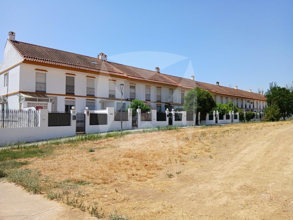Vista exterior de Casa adosada de lloguer en Badajoz Capital amb Aire condicionat, Calefacció i Jardí privat