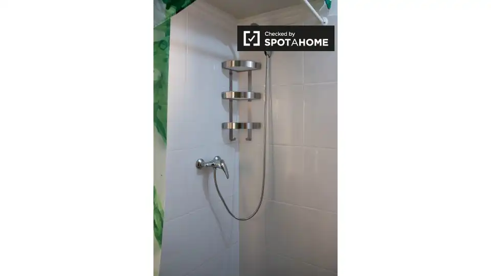 Baño de Piso de alquiler en Barcelona con Aire acondicionado, Calefacción y Amueblado