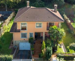 Vista exterior de Casa o xalet en venda en Oviedo  amb Jardí privat