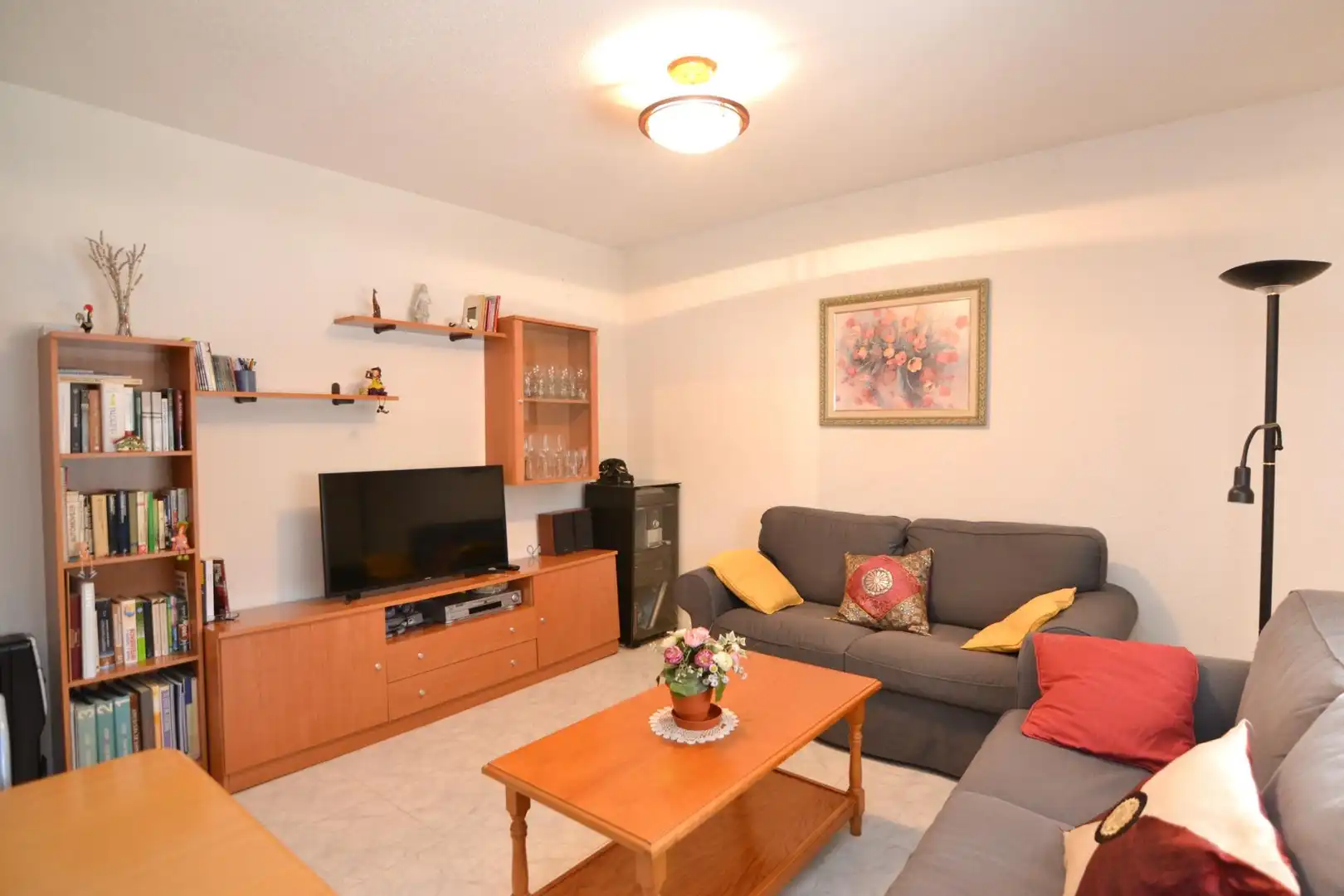 Sala d'estar de Casa o xalet en venda en Casarrubios del Monte amb Calefacció, Jardí privat i Terrassa