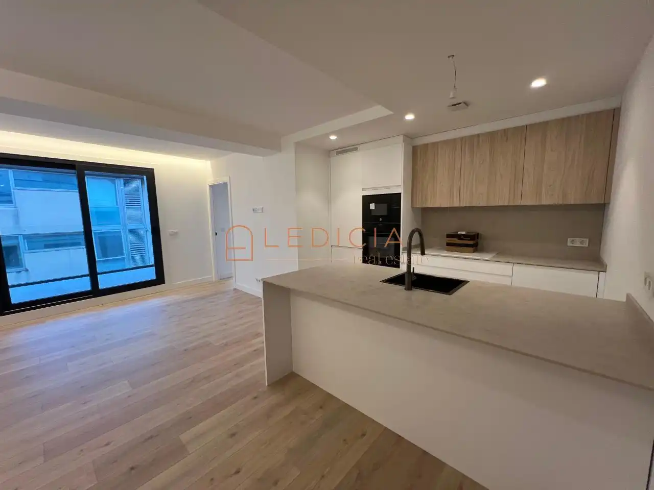 Flat with lift for sale in Sanjurjo Badía