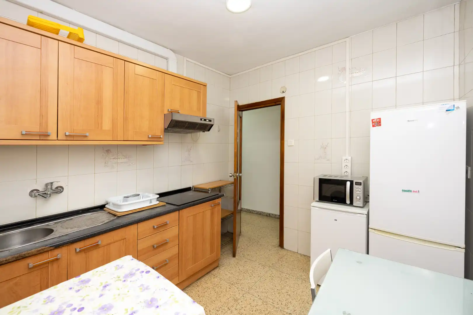 Kitchen of Flat for rent in Granada  with Heating, Furnished and Washing machine