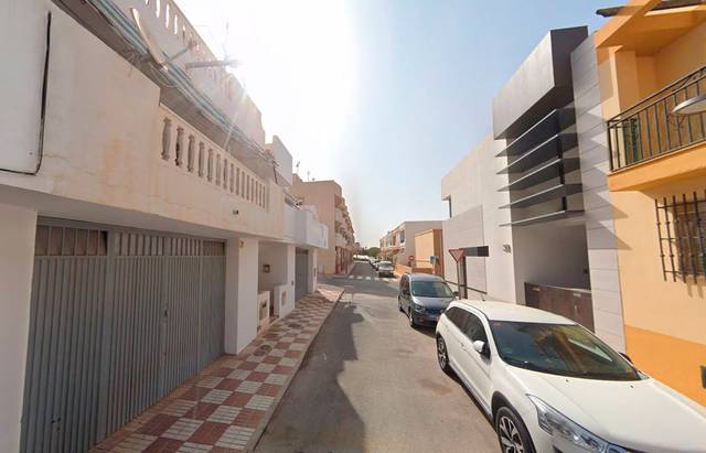 Garaje en Venta en Calle Río Tajo en Balanegra