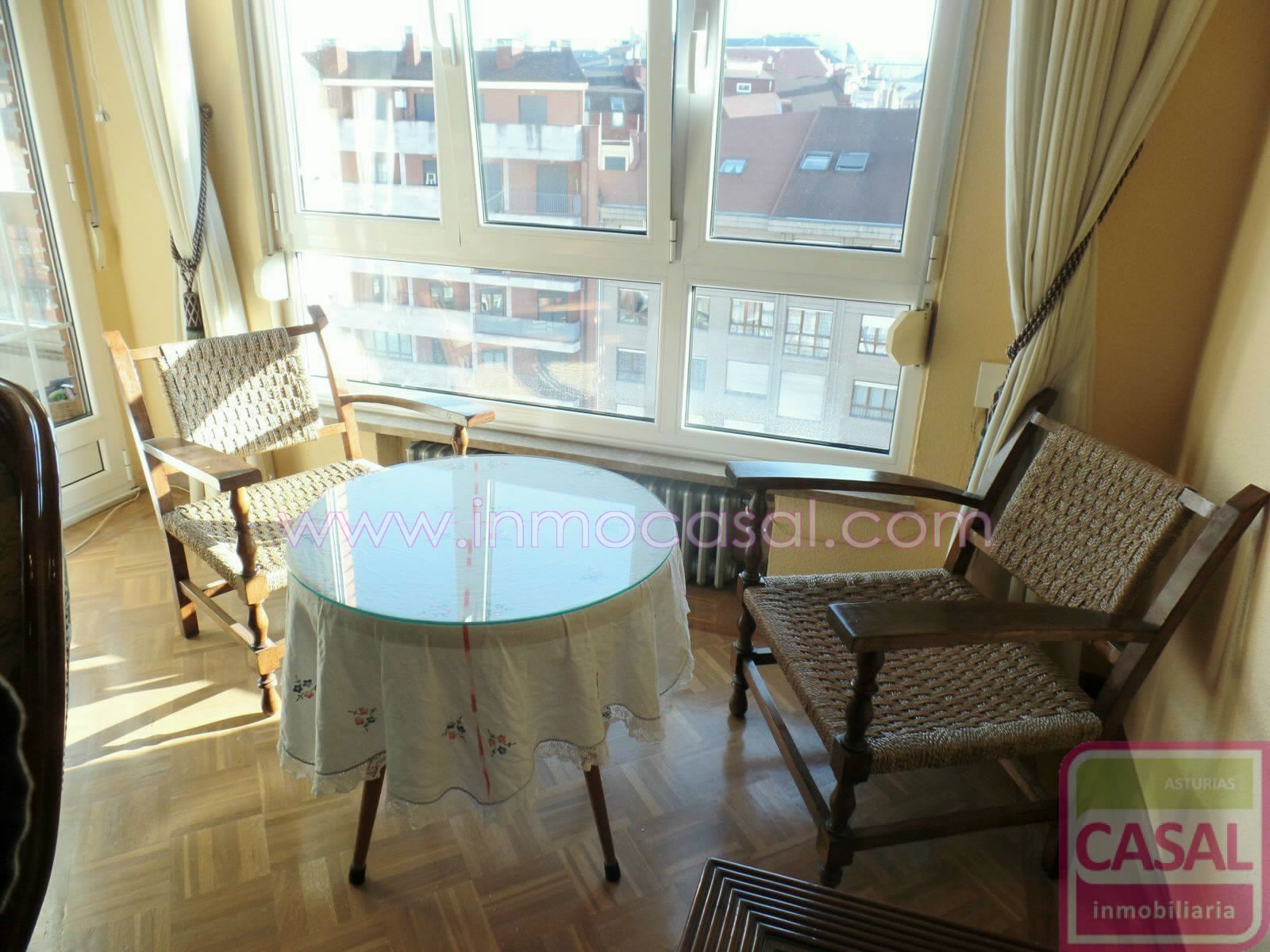 Comedor de Piso en venta en Oviedo  con Calefacción, Terraza y Amueblado