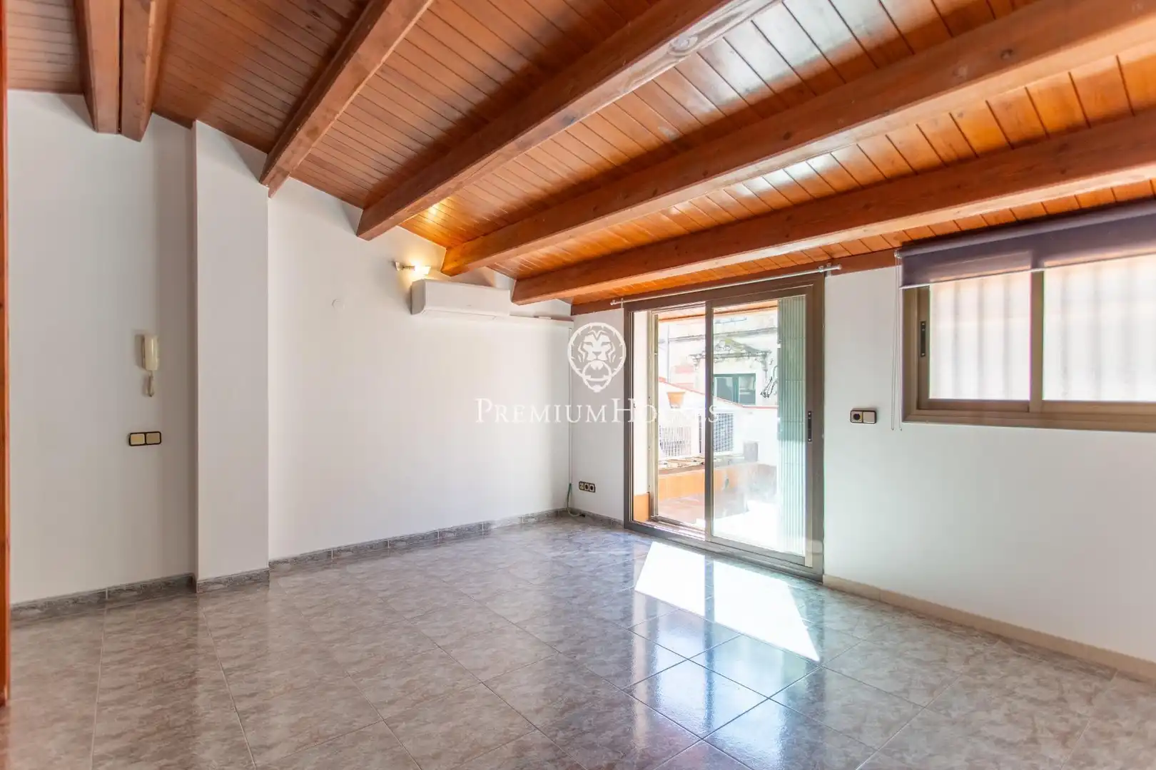 Einfamilien-Reihenhaus zum Verkauf in Canet de Mar mit Klimaanlage, Heizung und Terrasse