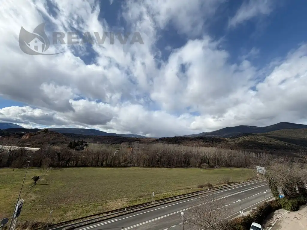 Vista exterior de Àtic en venda en La Seu d'Urgell