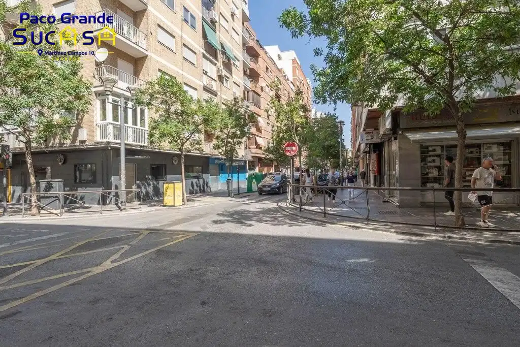 Vista exterior de Garatge en venda en Granada