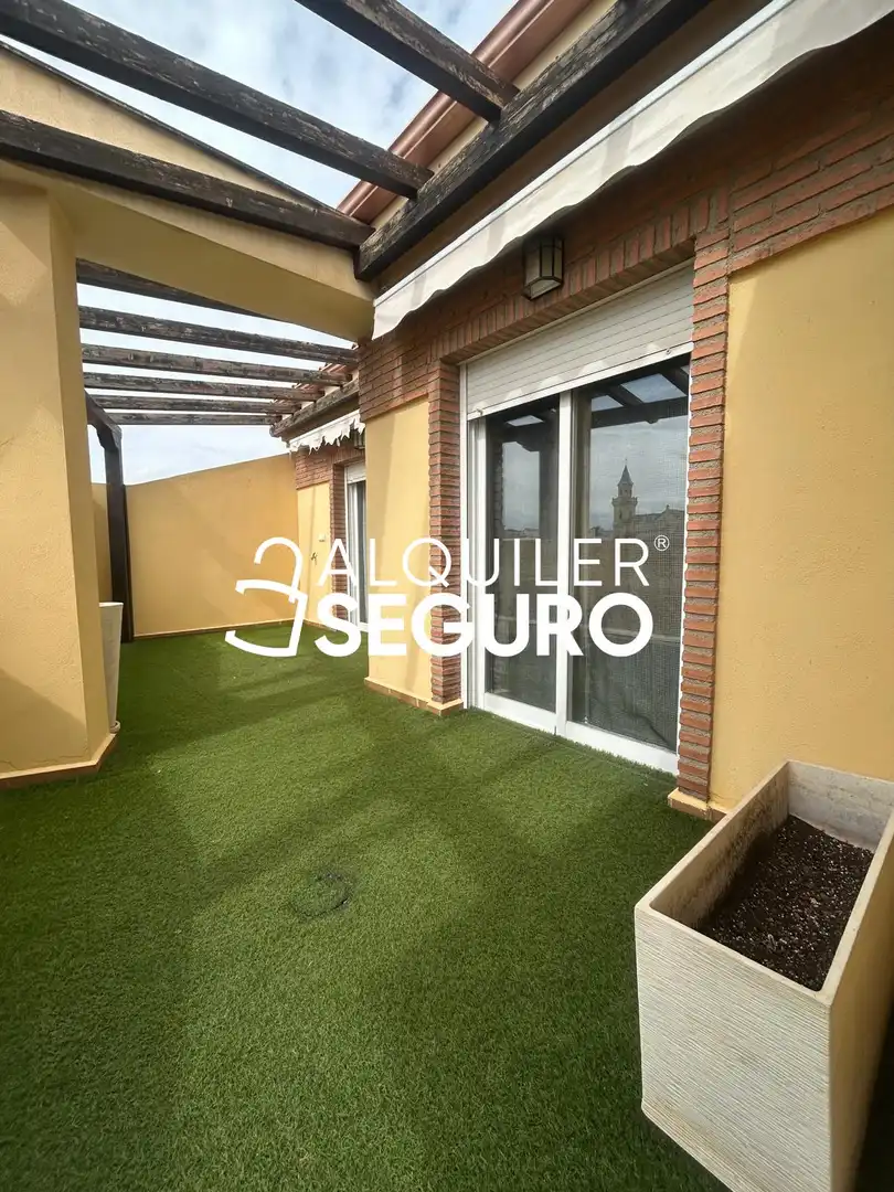 Terraza de Ático de alquiler en Las Gabias con Calefacción y Amueblado