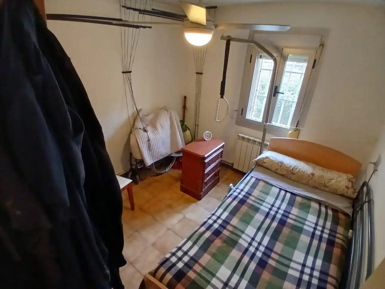 Habitación de Piso en venta en Terrassa con Alarma