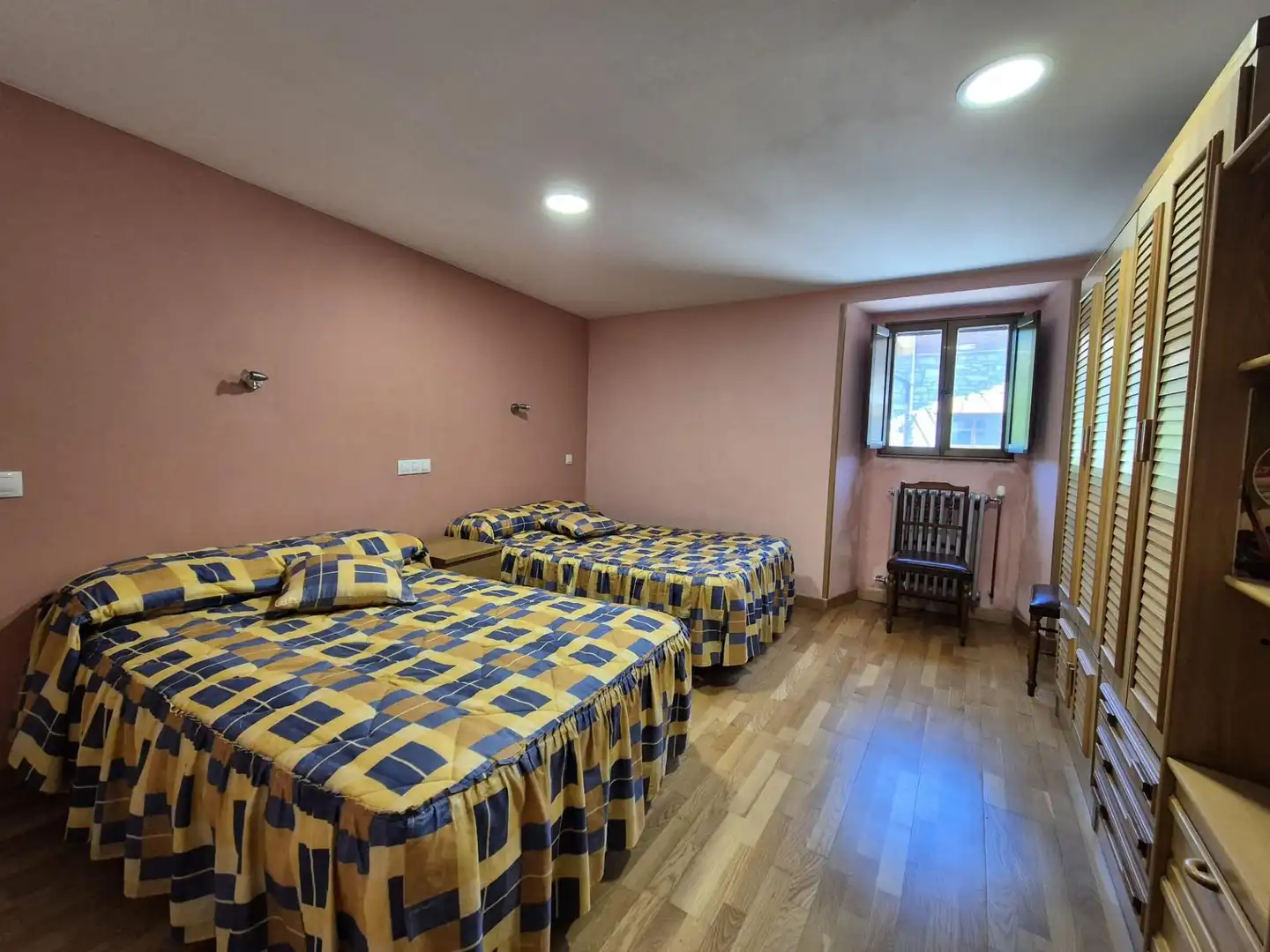 Habitación de Casa adosada en venta en Valle de Mena con Calefacción, Amueblado y Balcón