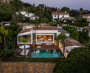 Vista exterior de Casa o xalet en venda en Marbella amb Terrassa i Piscina