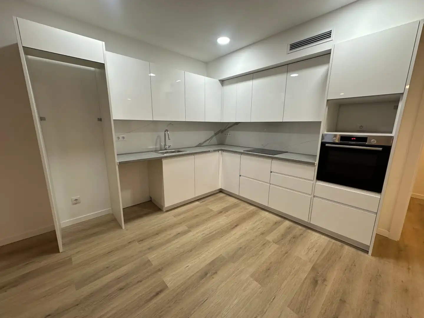 Cocina de Planta baja en venta en Vilanova i la Geltrú con Aire acondicionado, Calefacción y Parquet