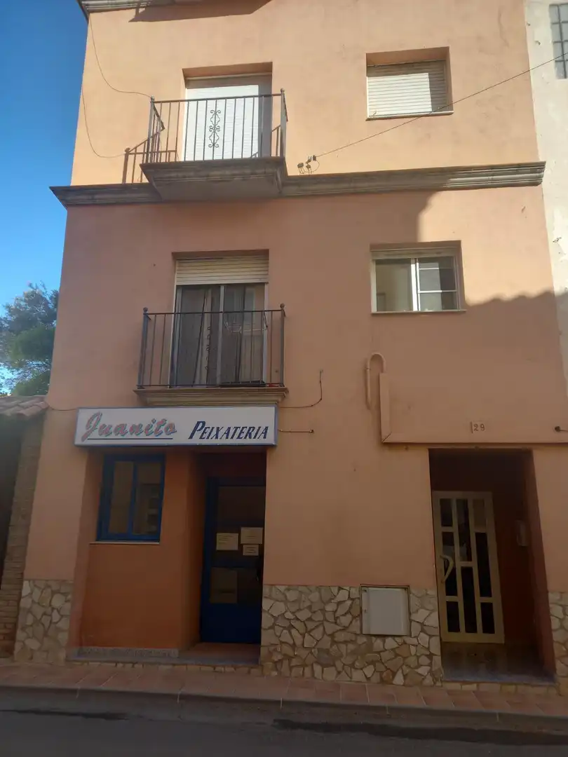 Vista exterior de Piso en venta en Miravet