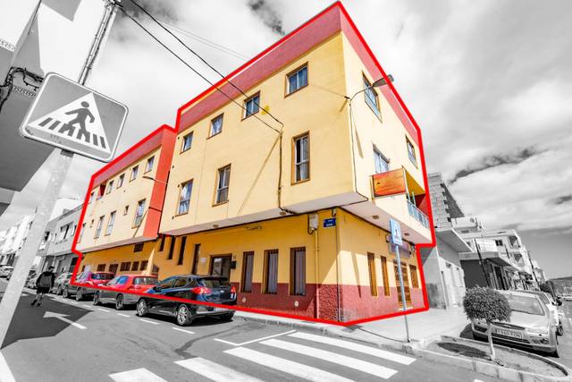 Edificio en Venta en Calle Oasis, 2 en Guargacho