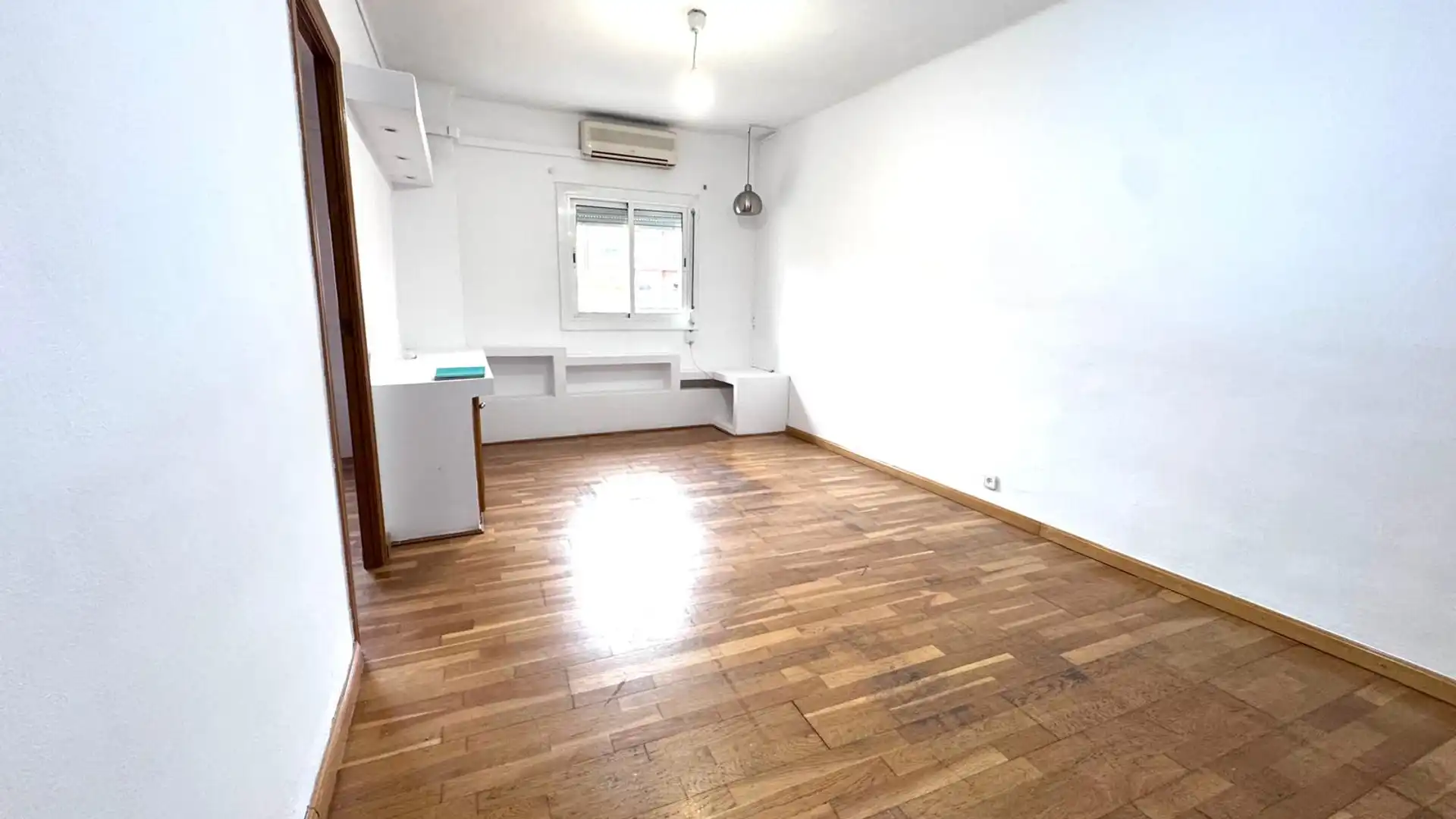 Dormitori de Pis en venda en Esplugues de Llobregat