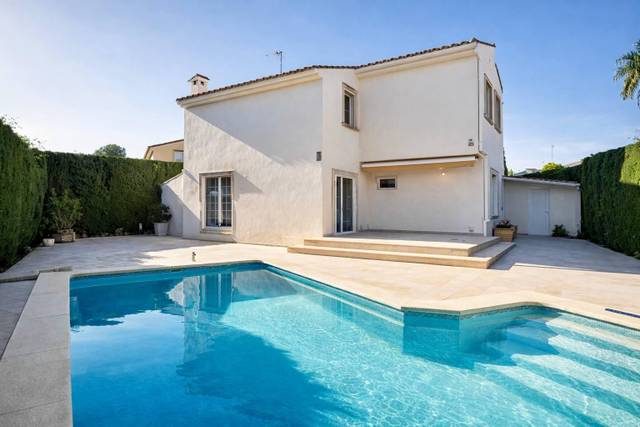 Casa-chalet en Alquiler en  231 en La Cañada