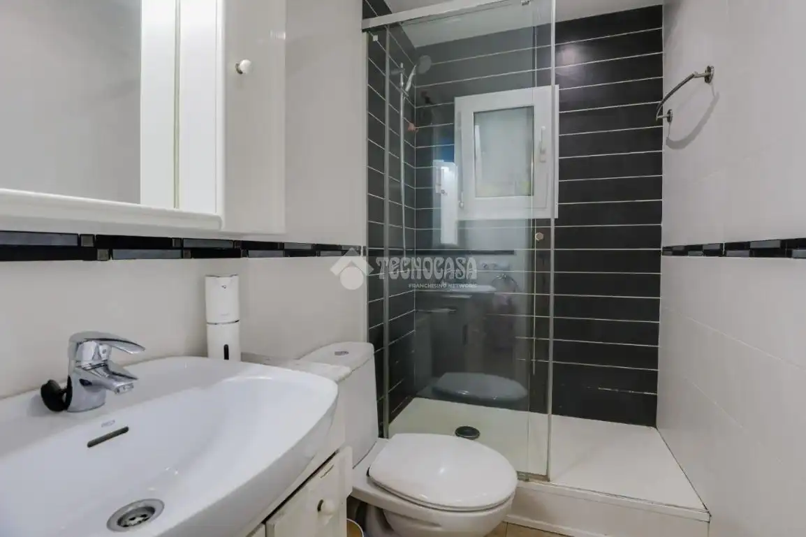 Baño de Piso en venta en Ripollet con Aire acondicionado, Calefacción y Balcón