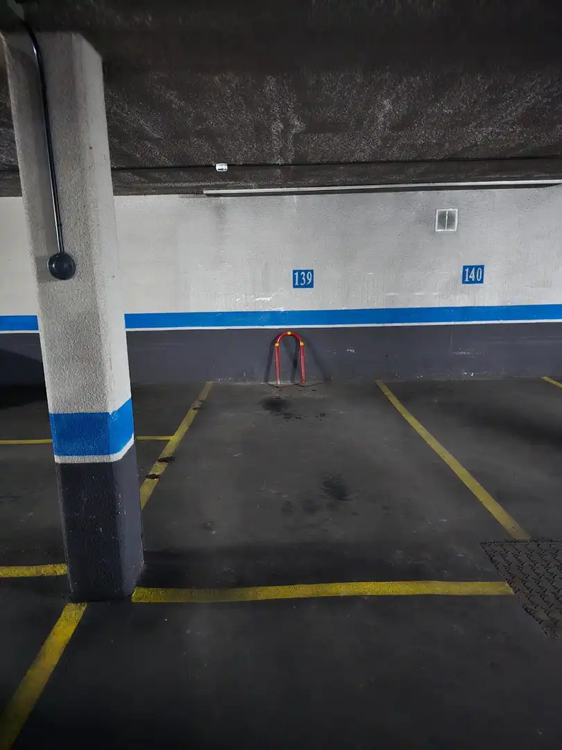 Parking of Flat for rent in Madrid  with Air Conditioner, Heating and Private garden