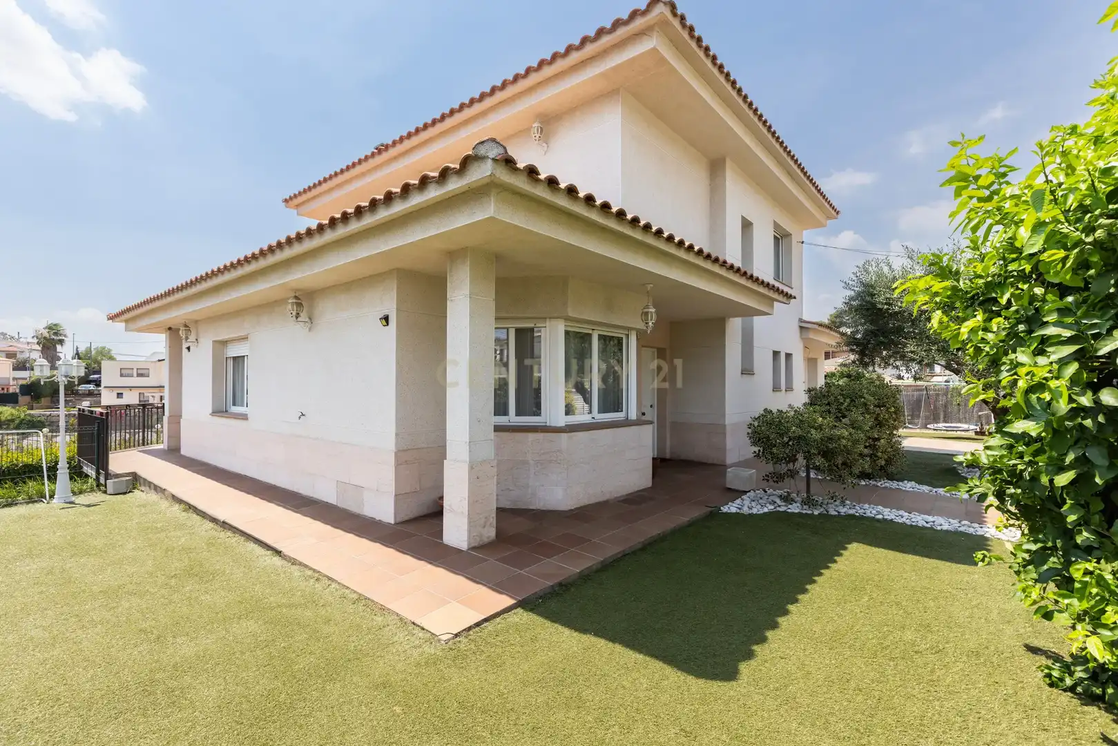 Vista exterior de Casa o xalet en venda en Lliçà d'Amunt amb Jardí privat i Piscina