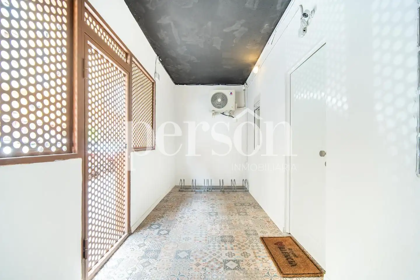 Ground floor for sale in Valencia  with Air Conditioner, Heating and Terrace