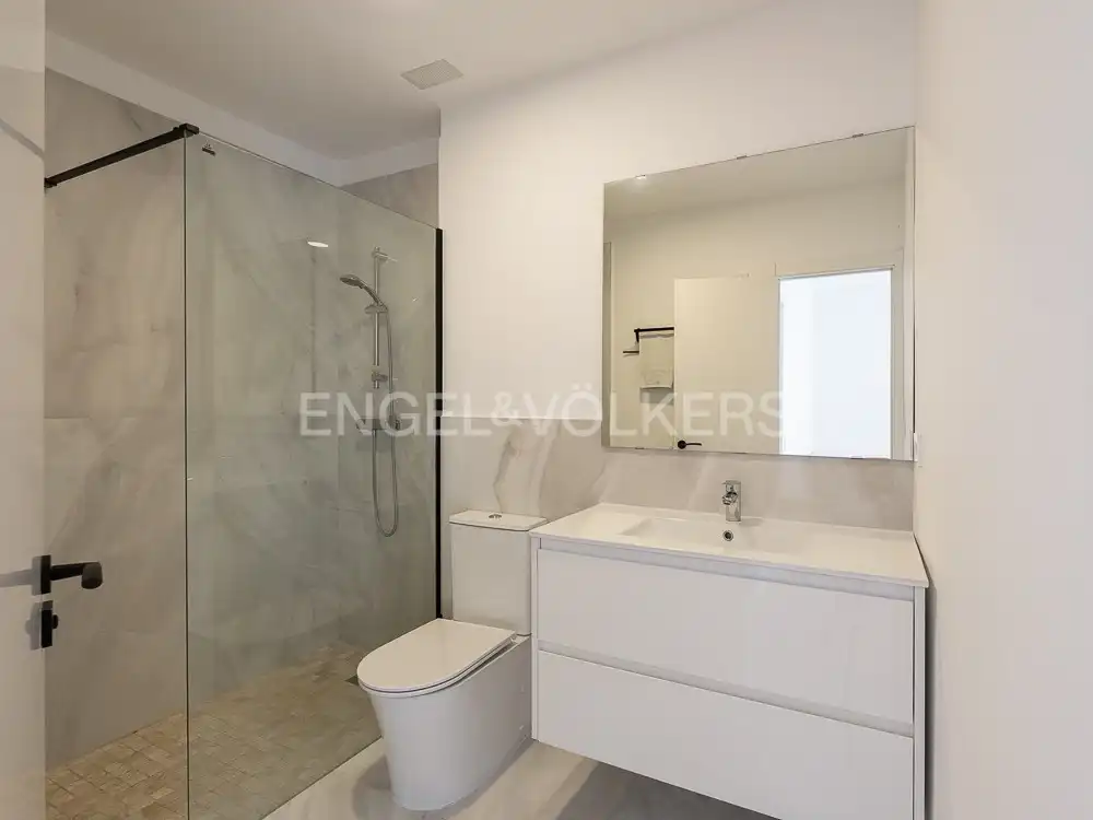 Bathroom of Houses for rent in Valencia  with Air Conditioner, Heating and Private garden