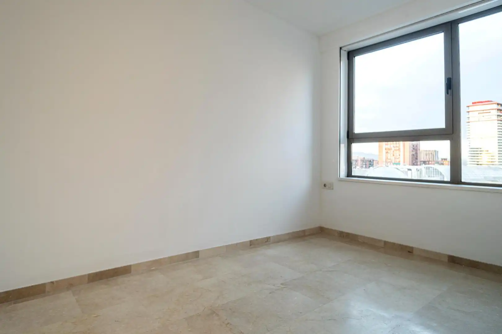 Schlafzimmer von Wohnung zum Verkauf in Barcelona mit Klimaanlage, Heizung und Terrasse