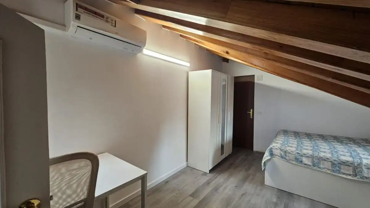 Habitación de Apartamento de alquiler en Madrid con Aire acondicionado, Calefacción y Amueblado
