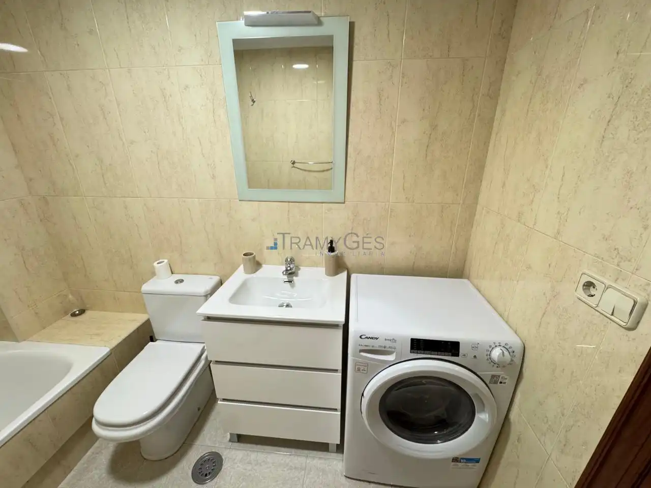 Bathroom of Apartments for rent in Vigo   with Heating, Parquet flooring and Furnished