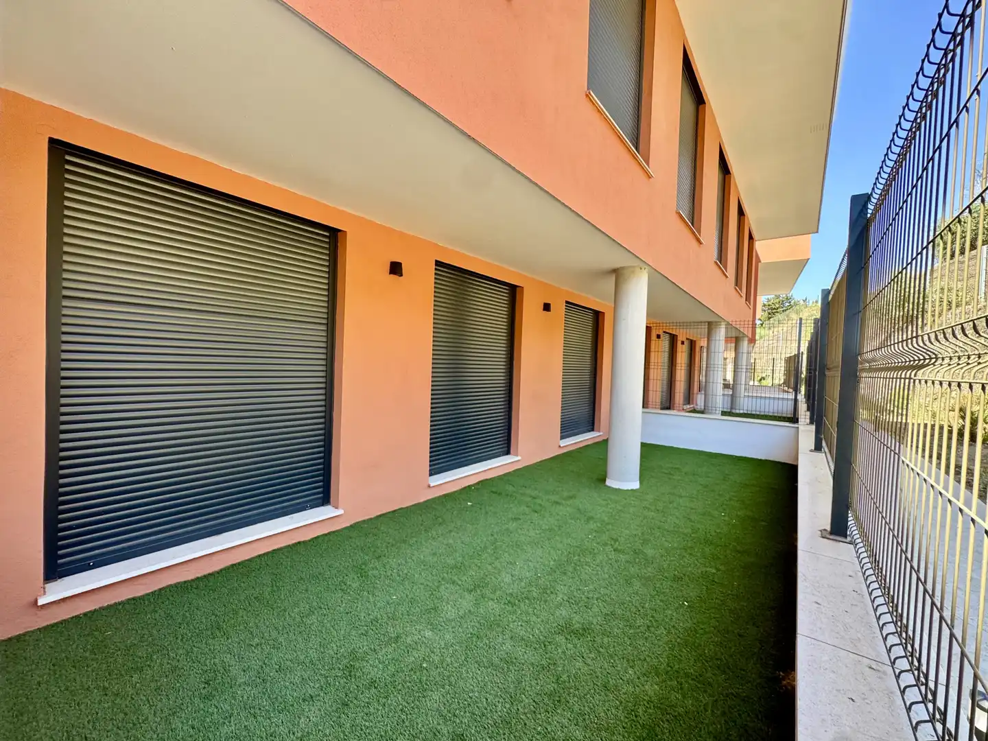 Vista exterior de Planta baja en venta en Mijas con Aire acondicionado, Terraza y Piscina