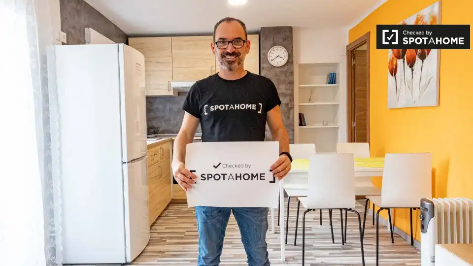 Exterior view of Flat for rent in Valencia  with Air Conditioner, Heating and Furnished