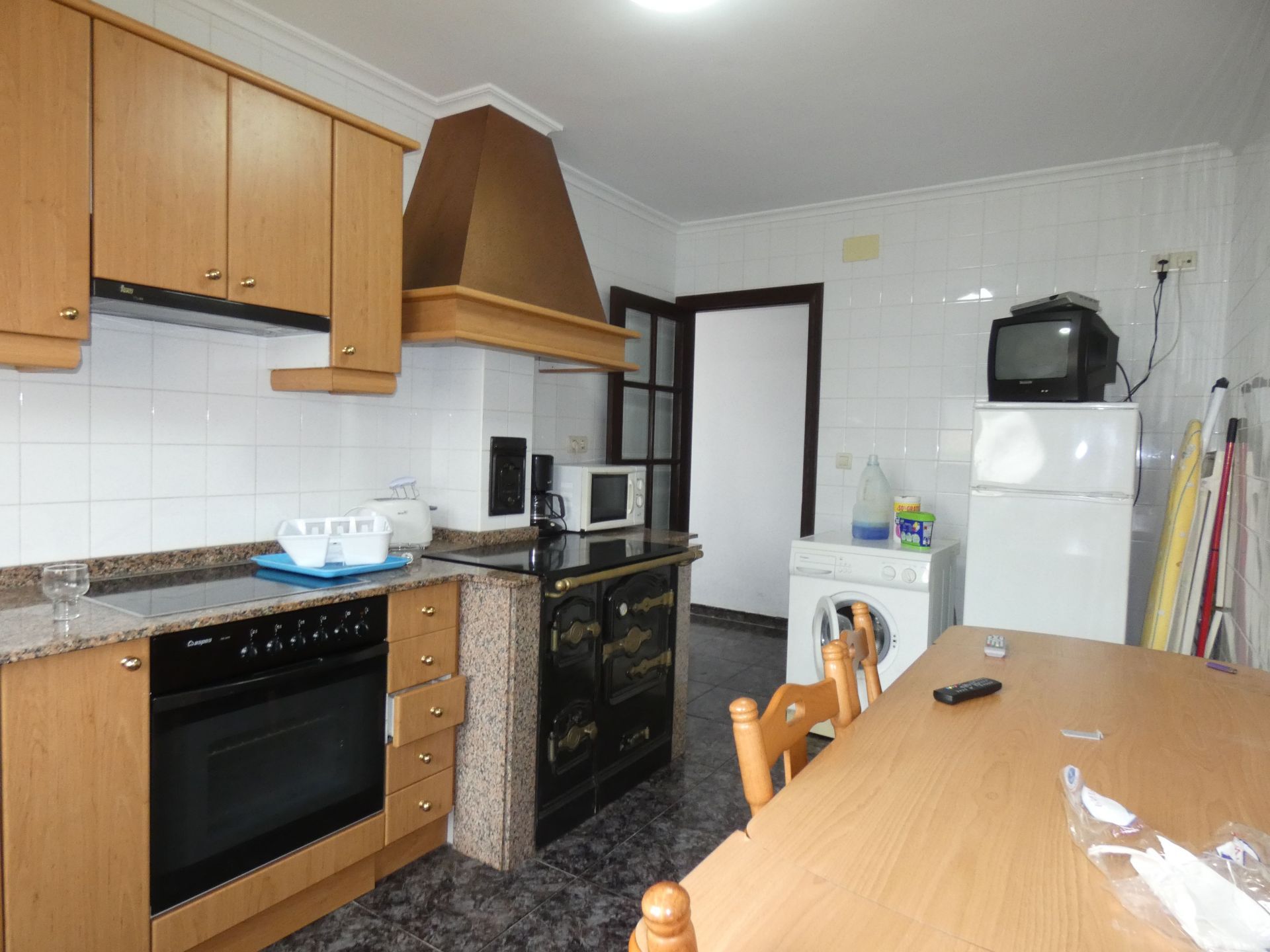 Cuina de Casa o xalet en venda en Valdés - Luarca amb Jardí privat