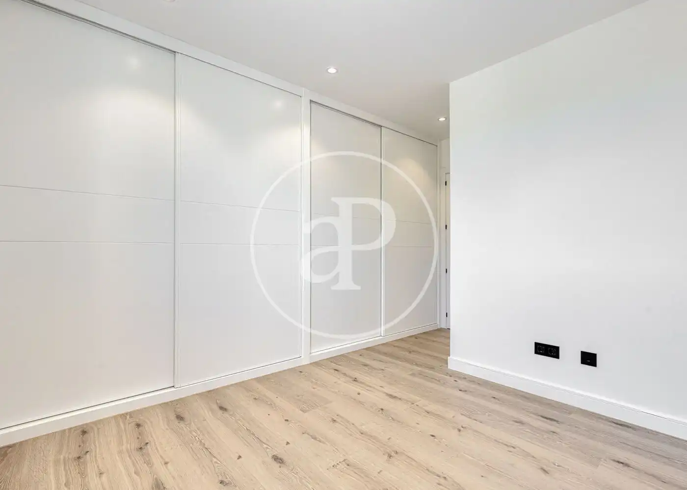 Bedroom of Flat for sale in Madrid  with Air Conditioner, Heating and Terrace