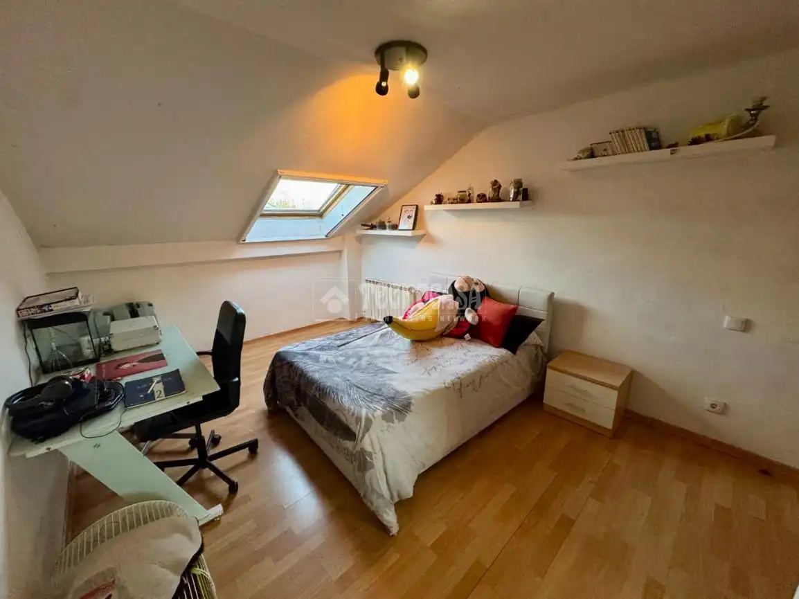 Habitación de Casa adosada en venta en Villanueva de la Torre con Aire acondicionado