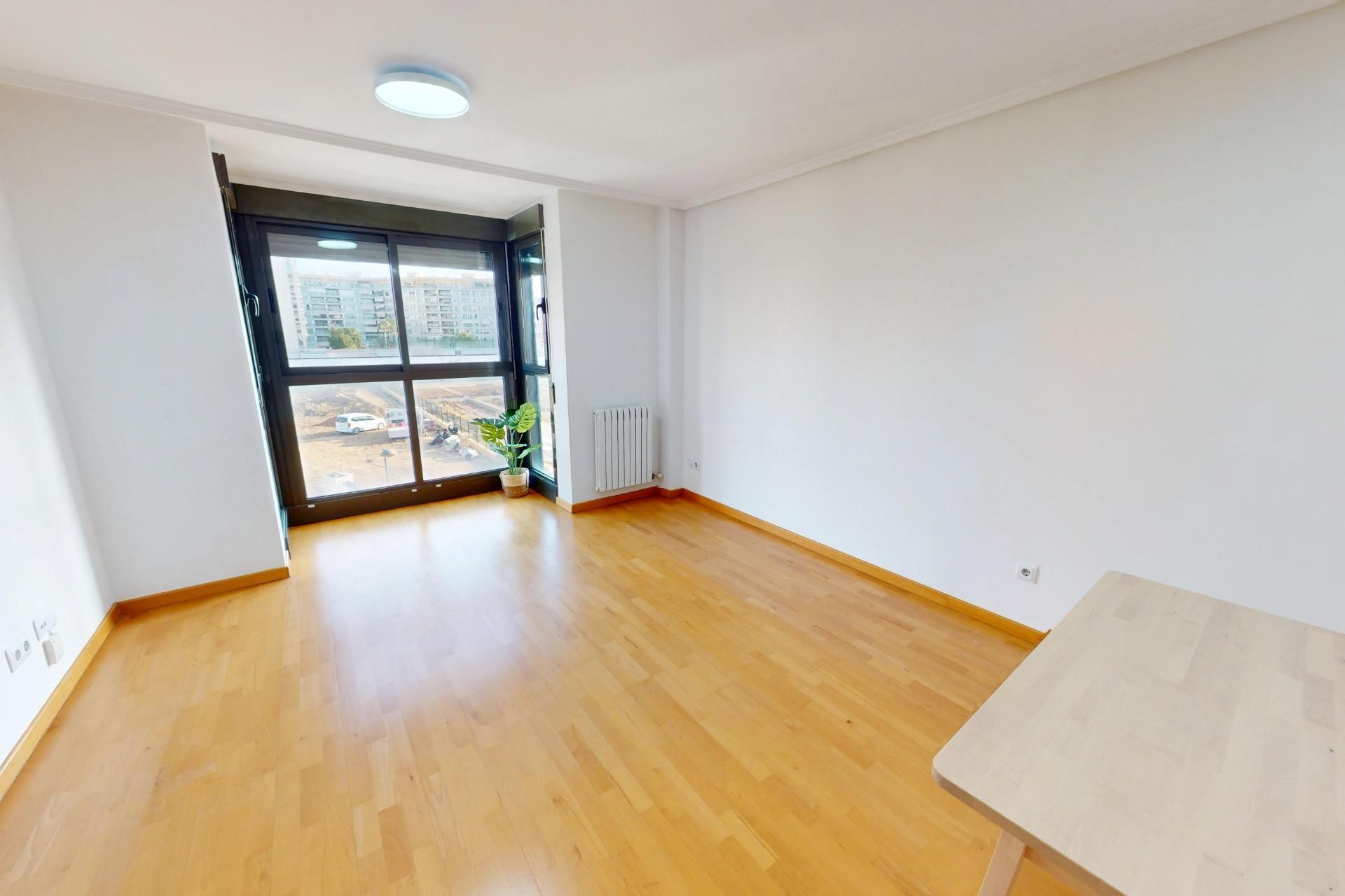 Piso de alquiler en  Valencia Capital con Aire acondicionado, Parquet y Piscina comunitaria