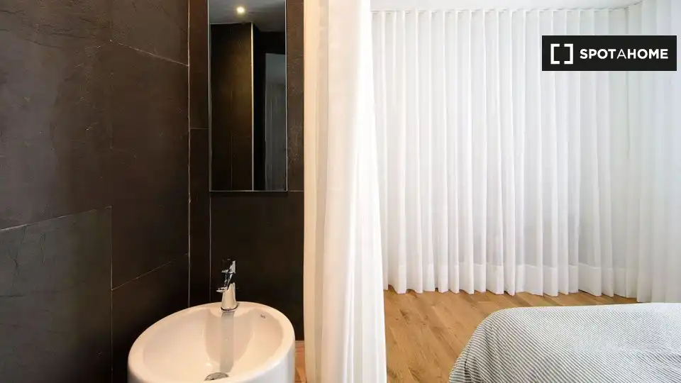Room in Ensanche - Moyua - Diputación