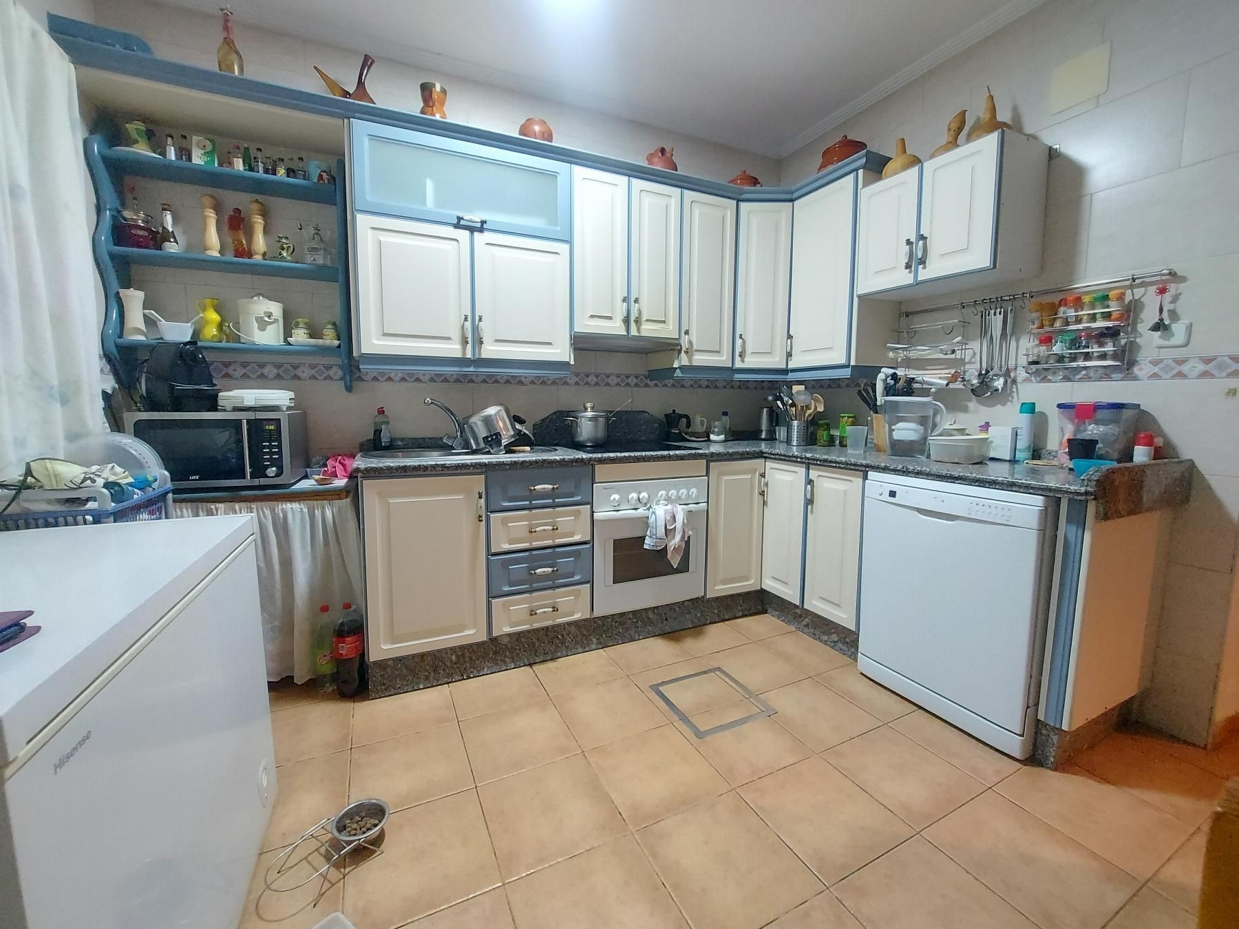 Cuina de Casa o xalet en venda en Dos Hermanas amb Aire condicionat, Terrassa i Traster