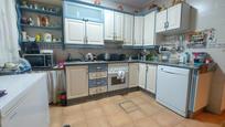 Cuina de Casa o xalet en venda en Dos Hermanas amb Aire condicionat, Terrassa i Traster