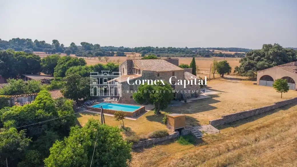 Country house zur Miete in Rupià mit Klimaanlage, Heizung und Privatgarten
