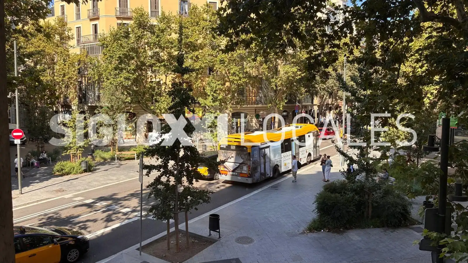 Vista exterior de Local de alquiler en Barcelona con Aire acondicionado