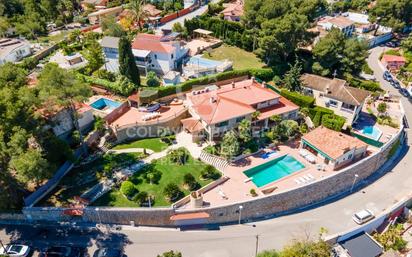 Vista exterior de Casa o xalet en venda en Chiva amb Aire condicionat, Calefacció i Jardí privat