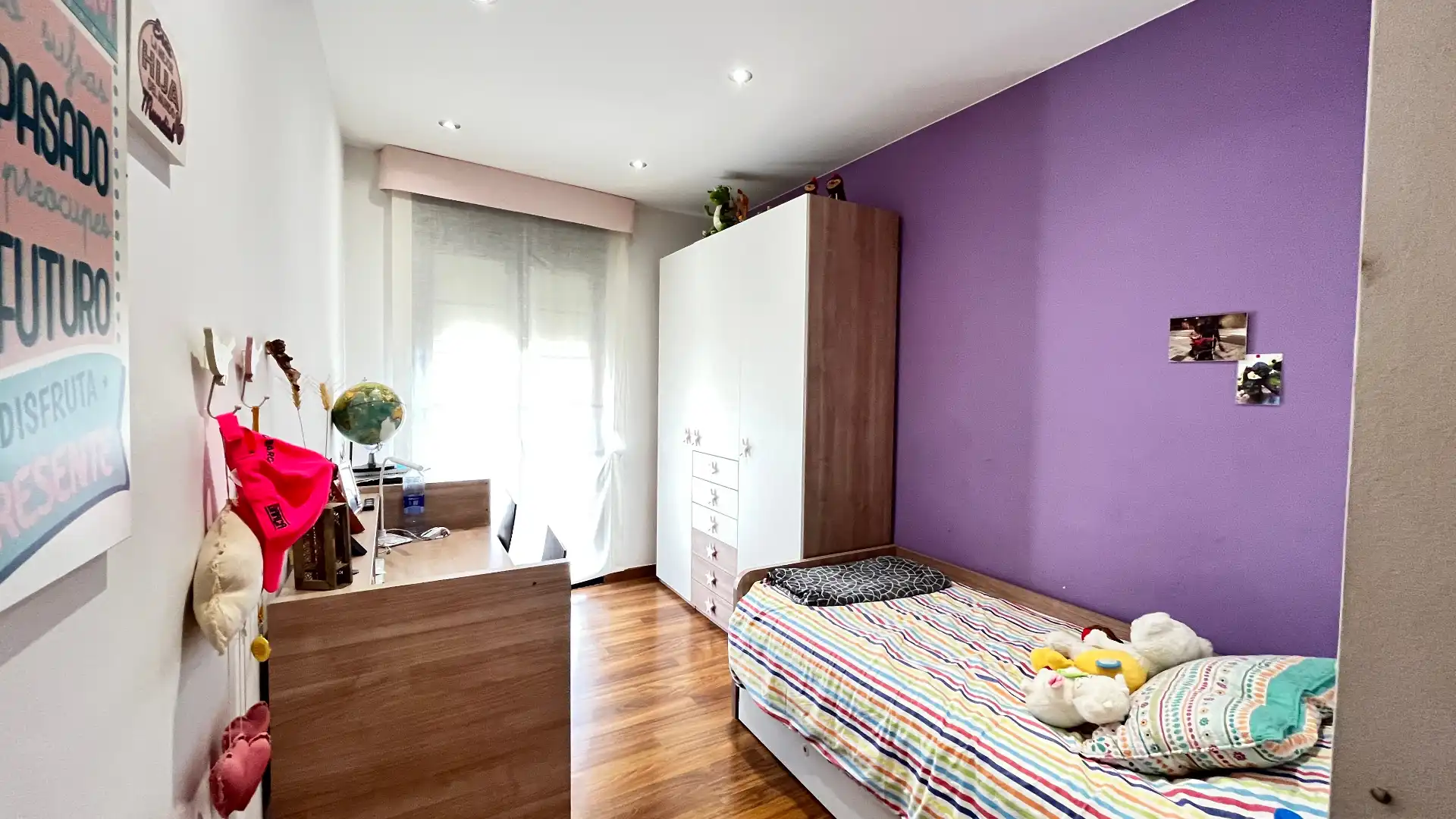Schlafzimmer von Einfamilien-Reihenhaus zum Verkauf in Santa Coloma de Cervelló mit Klimaanlage, Heizung und Parkett