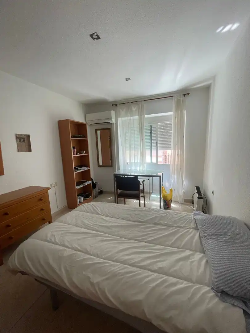 Flat for rent in Calle Buensuceso, Centro - Sagrario