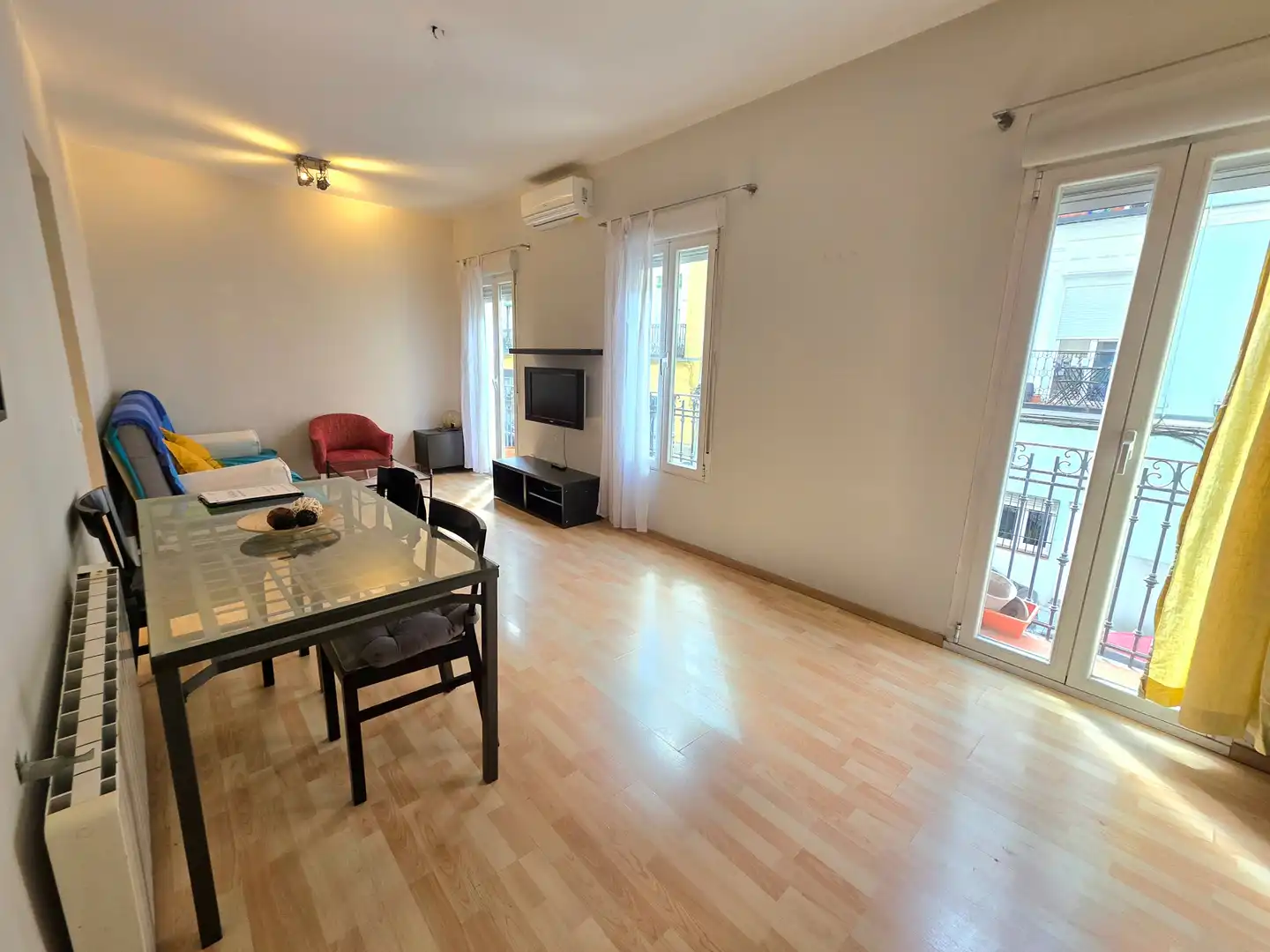 Living room of Flat for sale in  Madrid Capital  with Air Conditioner, Heating and Parquet flooring