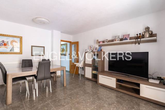 Piso en Venta en Carrer de la Puebla de Valverde en Vara de Quart