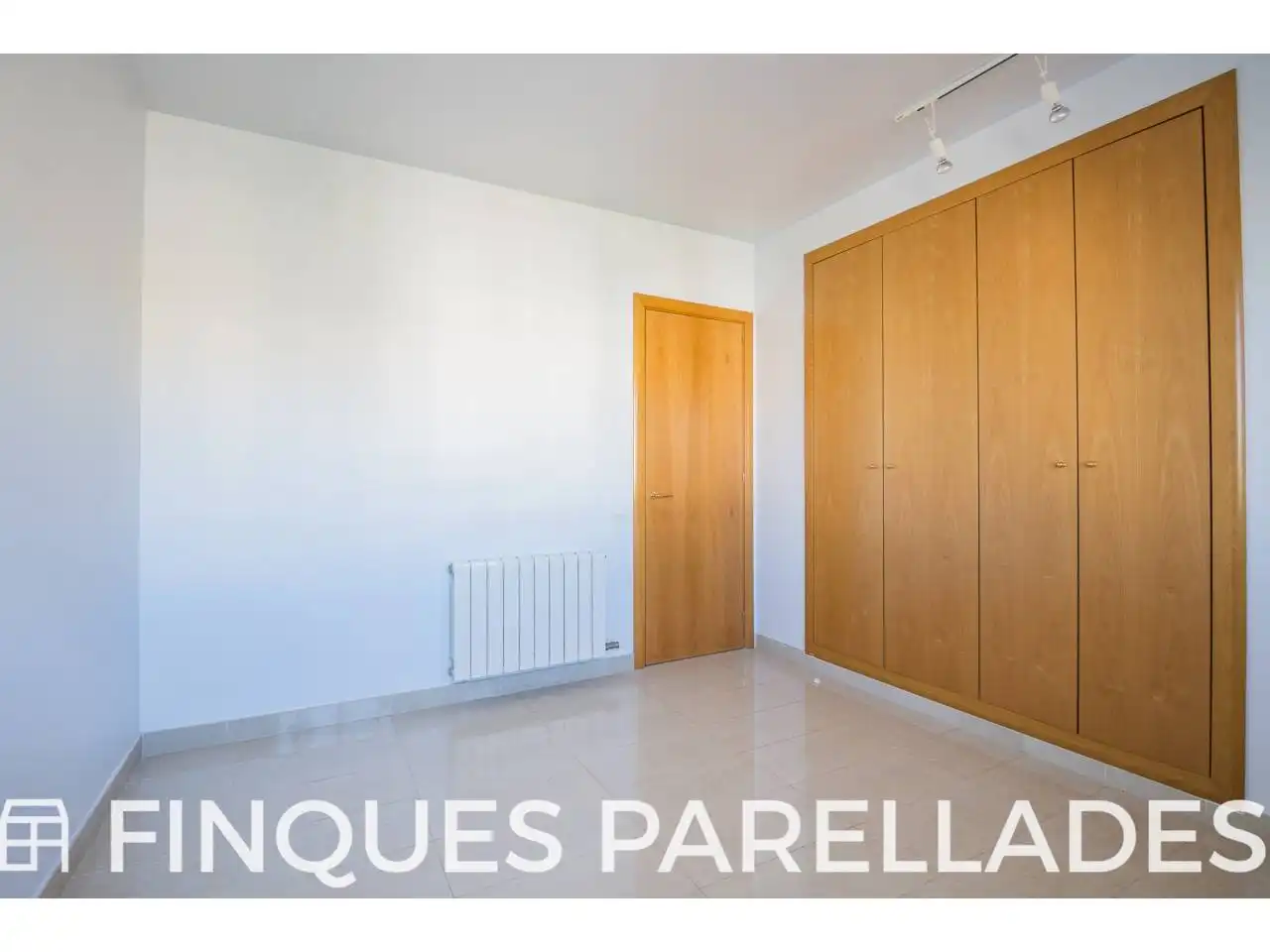Schlafzimmer von Dachboden zum Verkauf in Sitges mit Heizung, Terrasse und Abstellraum