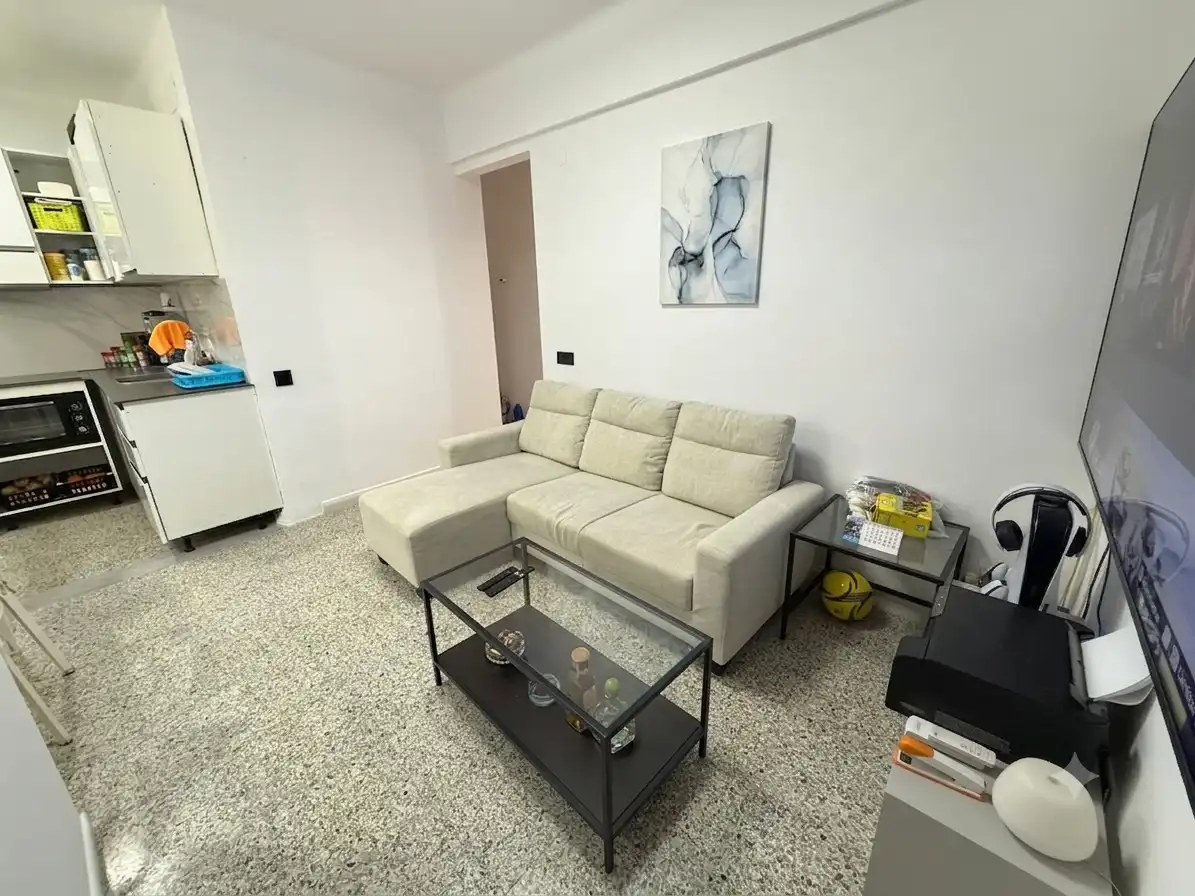 Sala d'estar de Pis en venda en Cornellà de Llobregat amb Aire condicionat