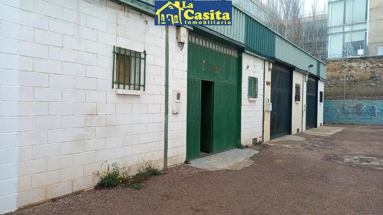 Industrial building for sale in Calle Socuéllamos, imagen 2