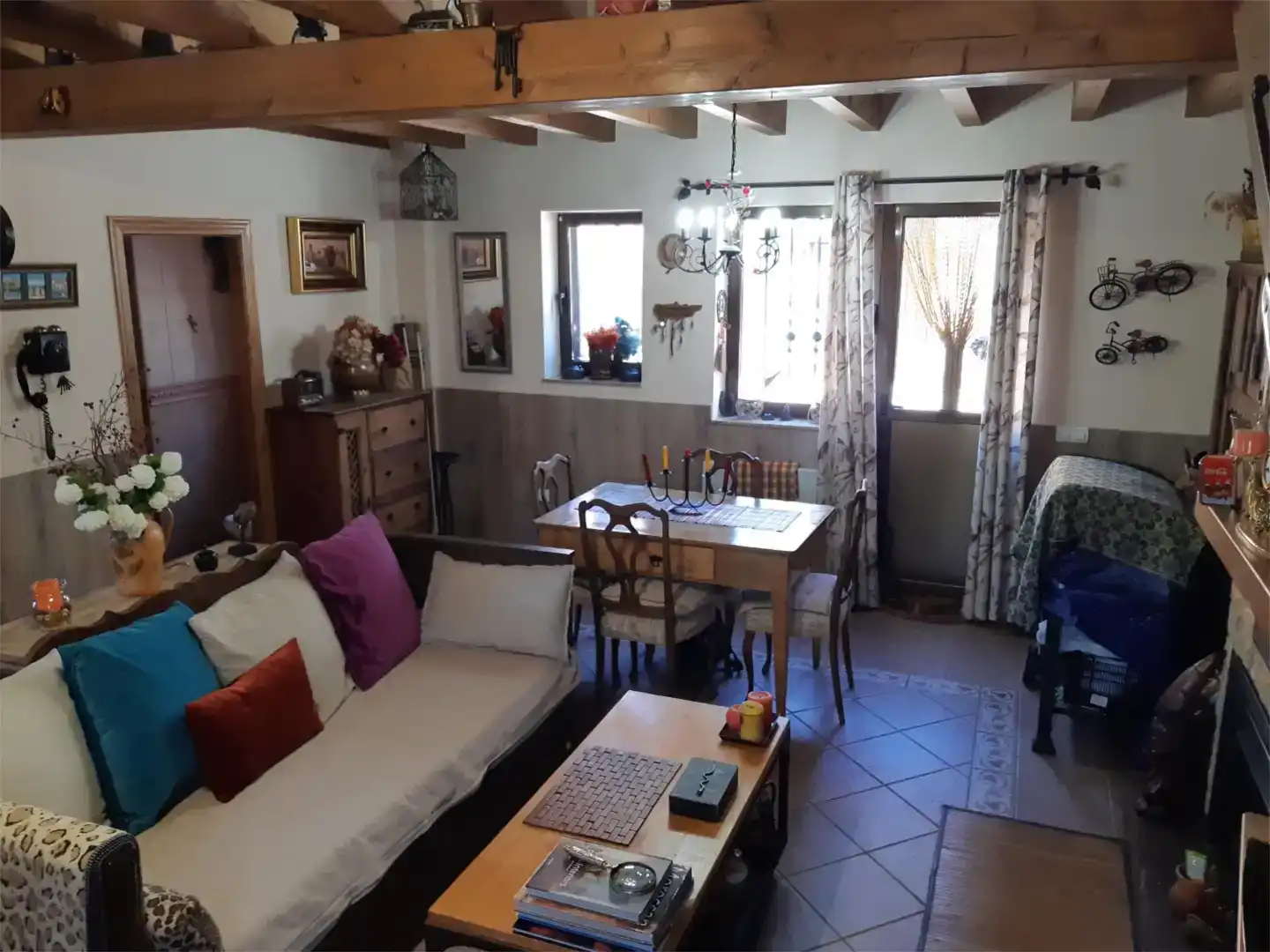 Sala de estar de Casa adosada en venta en Carrocera con Trastero, Amueblado y Horno