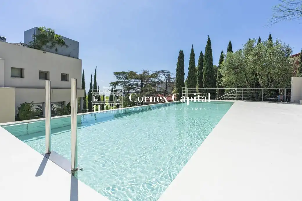 Vista exterior de Casa o xalet en venda en Barcelona amb Aire condicionat, Calefacció i Jardí privat